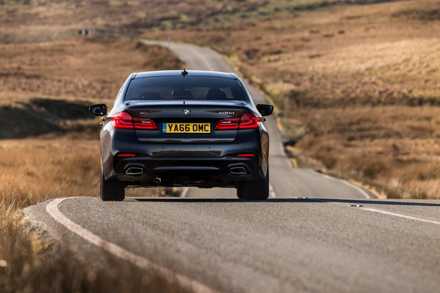  BMW 530i xDrive Sedan M Sport 2017 года  (UK) (фото 5 из 23)